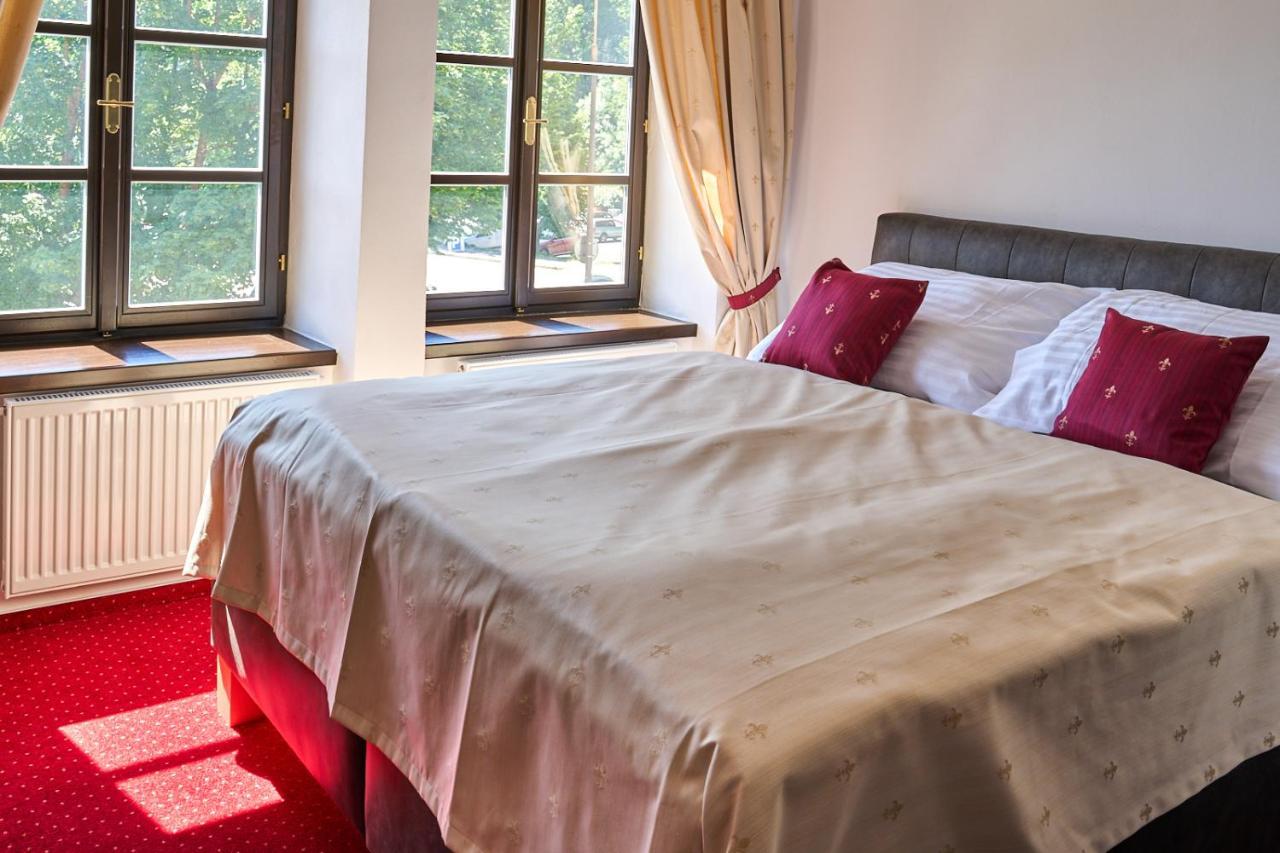 Lovcu Kralovych Hotel *